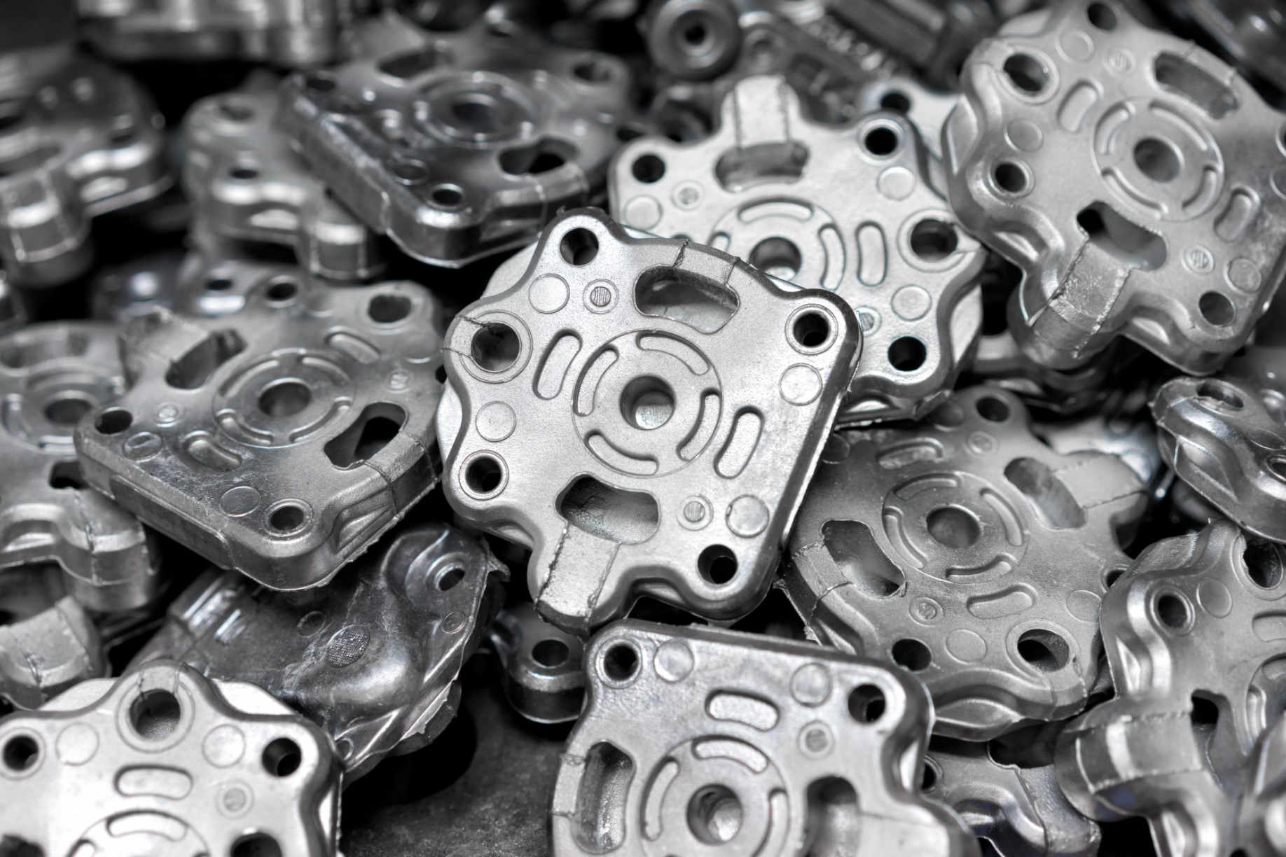 DC Pile Of Aluminum Automotive Parts, Casting Process In The Automotive Industry Factory